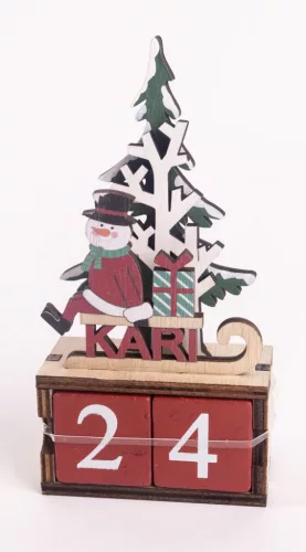 FA ADVENTI KALENDÁRIUM, HÓEMBER SZÁNKÓN, KARI FELIRATTAL, FENYŐFÁVAL