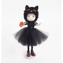   TEXTIL LÁNY ÁLLÓ, FEKETE MACSKA SAPKÁBAN, TÜLL RUHÁBAN, HALLOWEEN TÖKKEL A KEZÉBEN