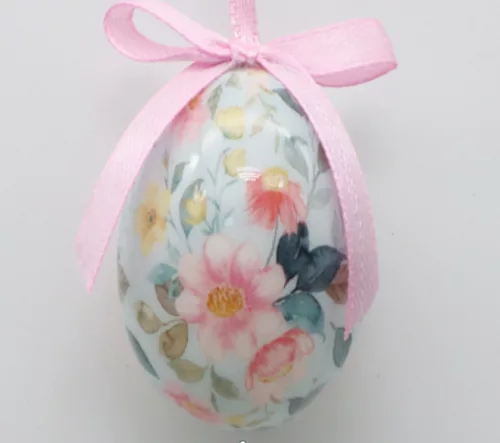 MŰANYAG AKASZTÓS TOJÁS SZETTBEN, 12 DARABOS, PLEXI DOBOZBAN, RÓZSASZÍN ÉS KRÉM VIRÁGOS