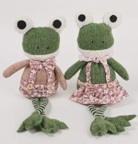 FILC BÉKA FIÚ VAGY LÁNY, LÓGÓ LÁBBAL, VIRÁGMINTÁS RUHÁBAN