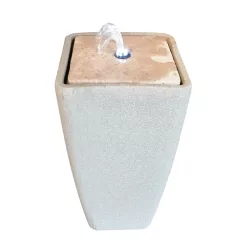 KÜLTÉRI CSOBOGÓ, HOSSZÚKÁS, NÉGYSZÖG ALAKÚ, HOMOKKŐ