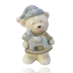 KERÁMIA MEDVE SAPKÁVAL ÉS HINTALÓVAL, RÓZSASZÍN