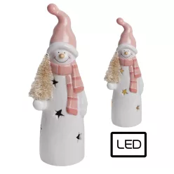 PORCELÁN HÓEMBER, LEDDEL, FENYŐFÁVAL, FEHÉR RÓZSASZÍN