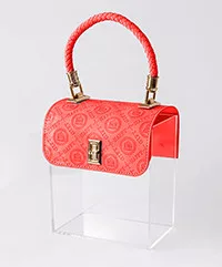 AJÁNDÉK DOBOZ, MŰANYAG PLEXI, TÁSKA ALAKÚ, PIROS