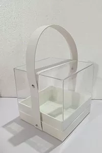 AJÁNDÉK DOBOZ, FÜLLEL, MŰANYAG PLEXI, NÉGYSÖGLETES, FEHÉR