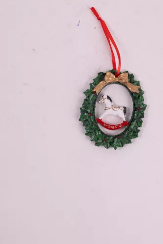 POLIREZIN AKASZTÓS KOSZORÚ ZÖLD, ARANY MASNIVAL, HINTALÓVAL