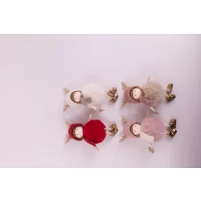 TEXTIL AKASZTÓS LÁNY, AGANCSOS SAPKÁBAN